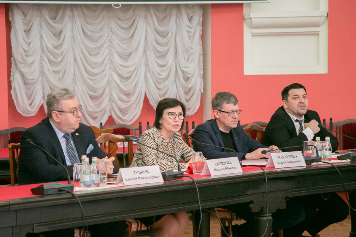 Будущее отечественного образования обсудили на стратегической сессии АРПО «Школа Министерства просвещения России»