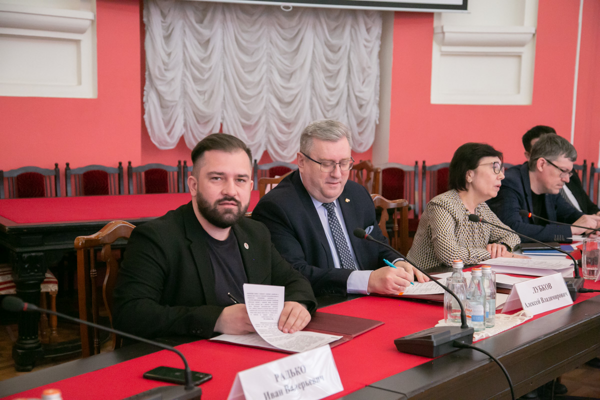 Будущее отечественного образования обсудили на стратегической сессии АРПО «Школа Министерства просвещения России»