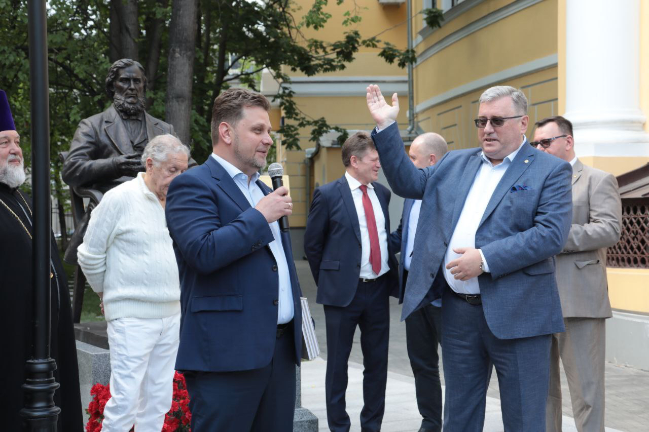 В МПГУ состоялось торжественное открытие аллеи К.Д. Ушинского