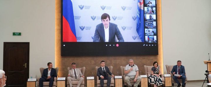Обновление инфраструктуры педагогических вузов обсудили на расширенном заседании АРПО в Волгограде
