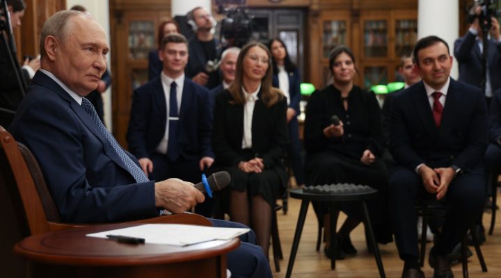 Владимир Путин встретился в МПГУ с учителями и студентами педагогических специальностей